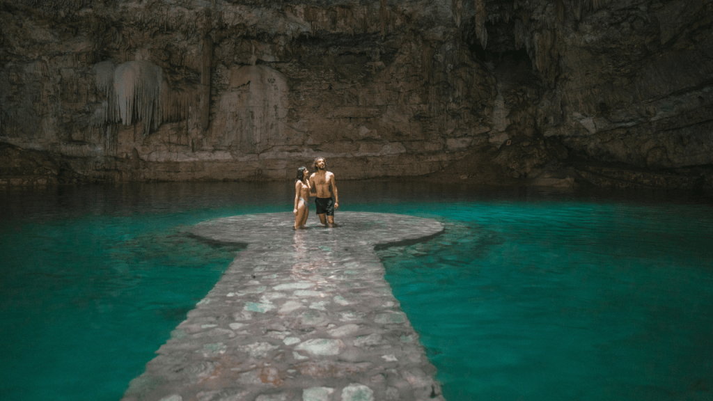 Los cenotes de la región ofrecen una experiencia única para los amantes de la naturaleza.