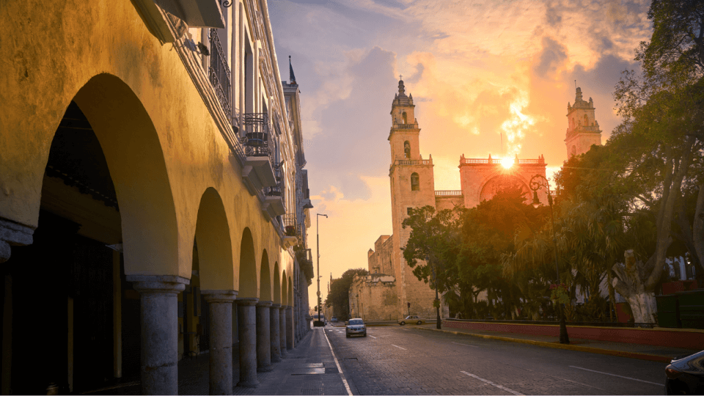 Una de las primeras paradas obligatorias es el Centro Histórico de Mérida.