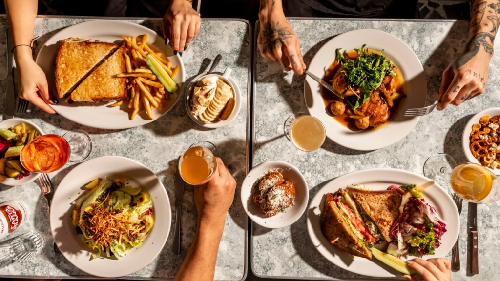 Ojo Rojo Diner, en la colonia Roma, es una excelente opción.