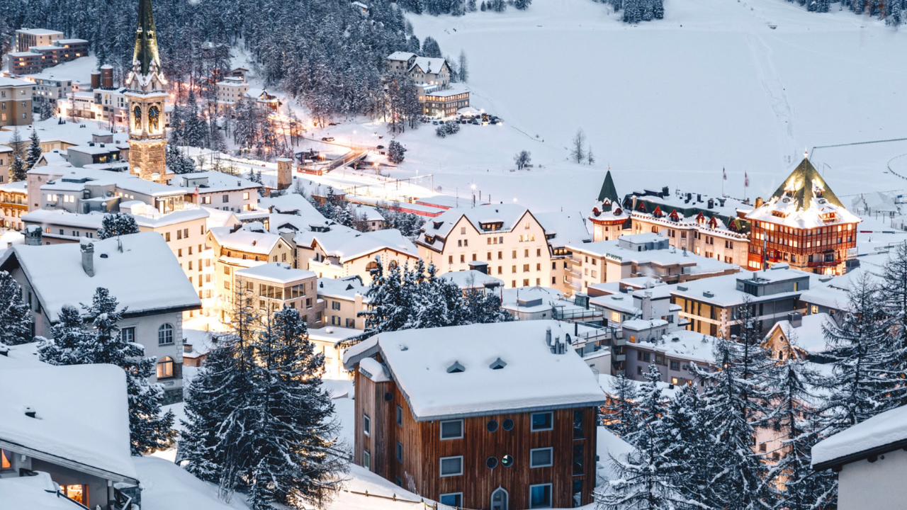 Conocido como el lugar de nacimiento del turismo invernal, St. Moritz es sinónimo de lujo y estilo.