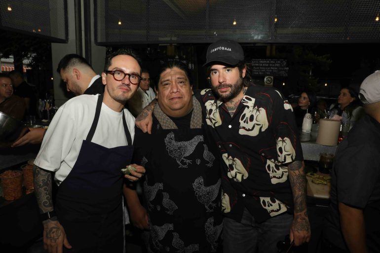 Lucho Martínez, Luis Arellano y Bernardo Galindo en el Décimo aniversario de La Docena. Fotos: Ricardo Ramírez