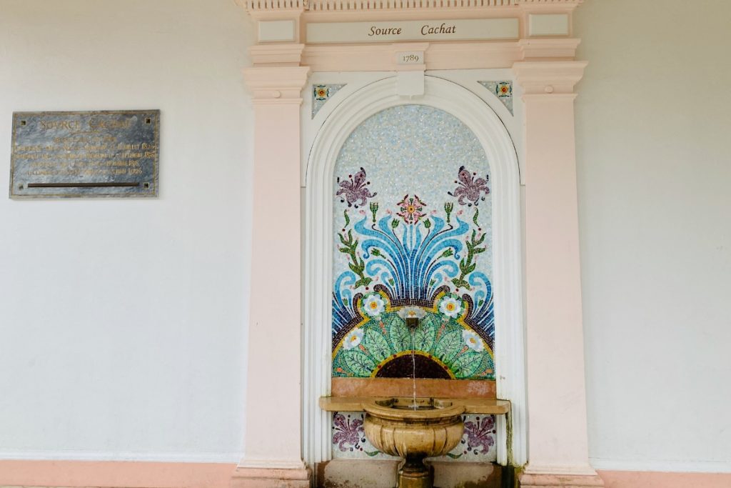 Fuente Cachet evian